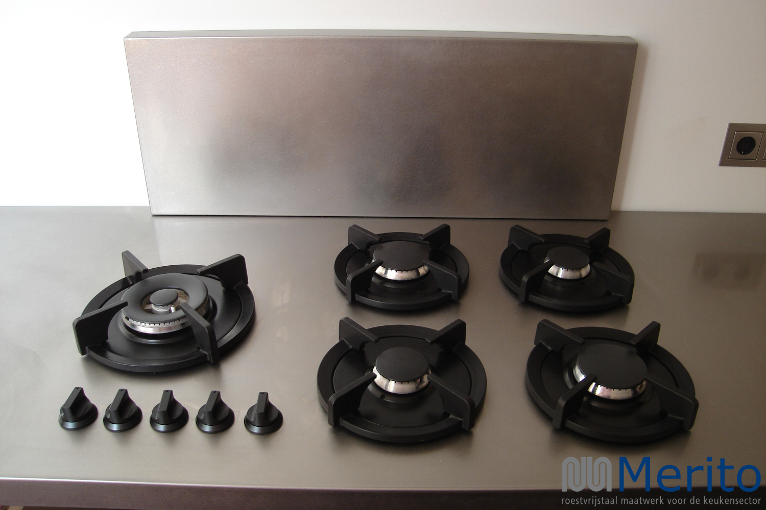 Foto: designkeuken RVS achterwand Merito