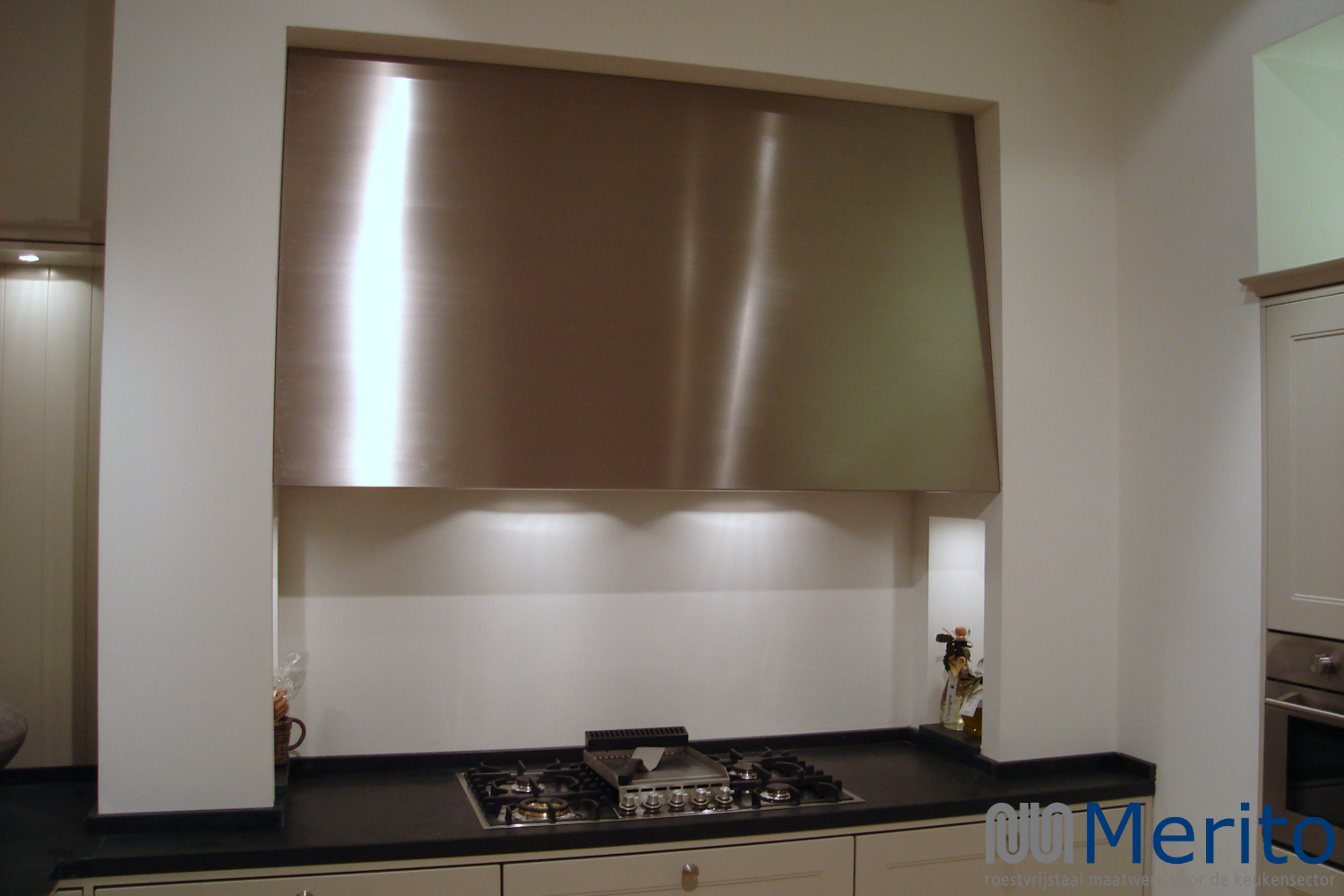 Foto: designkeuken RVS afzuigkap Merito 2