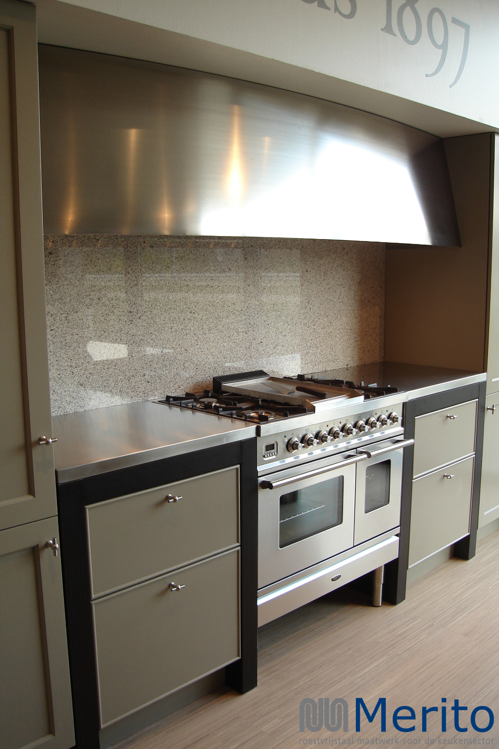 Foto: designkeuken RVS afzuigkap Merito 3