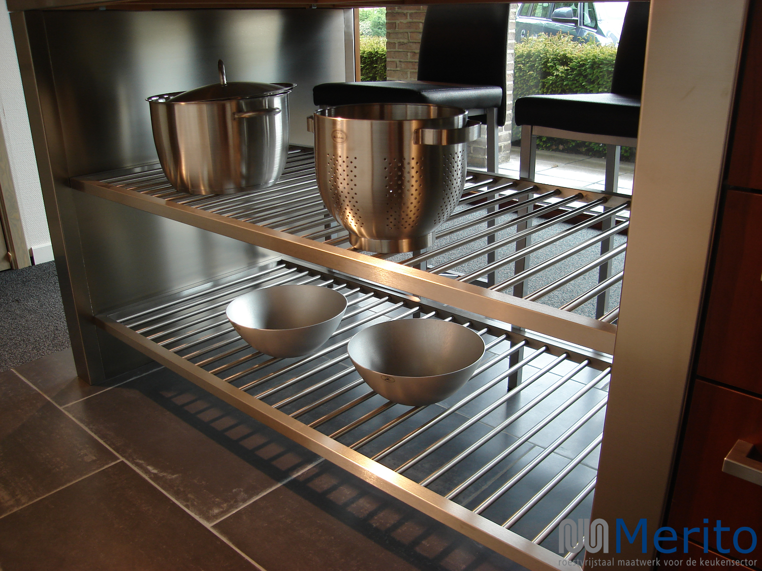 Foto: designkeuken RVS rek Merito