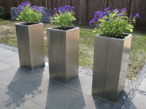 Foto : RVS Plantenzuilen & Bloembakken van Merito: Stijlvolle Eyecatchers op Maat