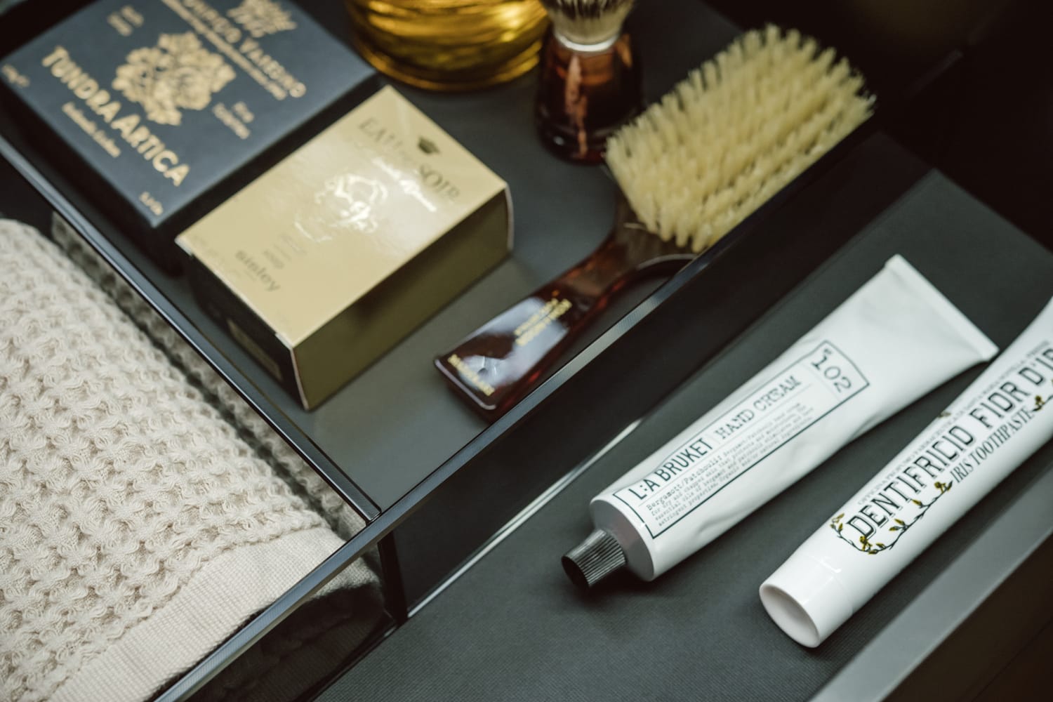 Foto: Wonennl Laufen AP01 Alessi OH Set03 Detail 1575 t Ambient Pictures TF Mob solu xxl v2