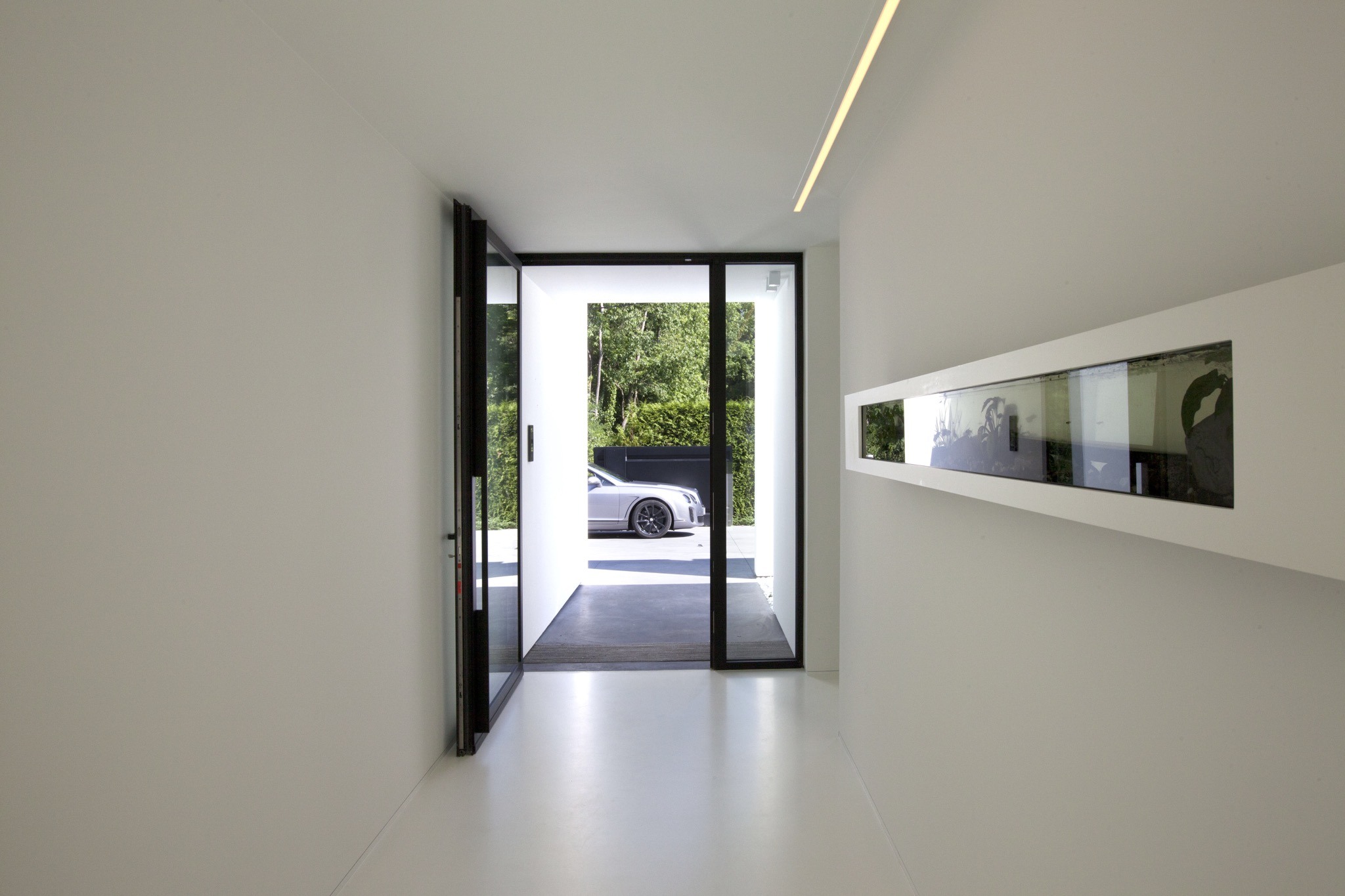 Zwarte aluminium voordeur met glas