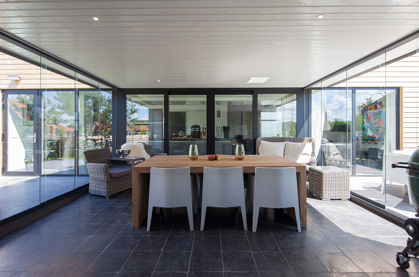 Binnenpatio met schuifpuien