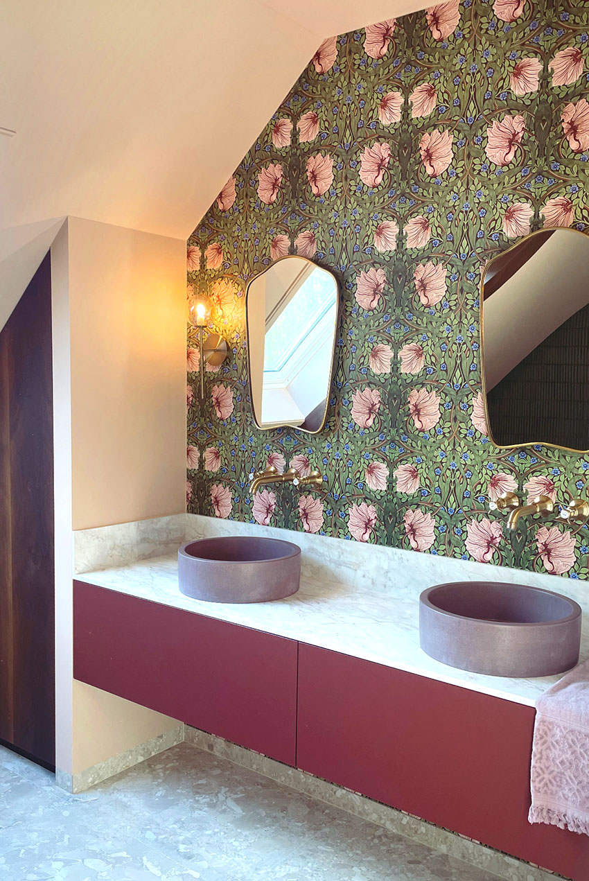 Foto: Morris behang waterdicht Pimpernel in badkamer