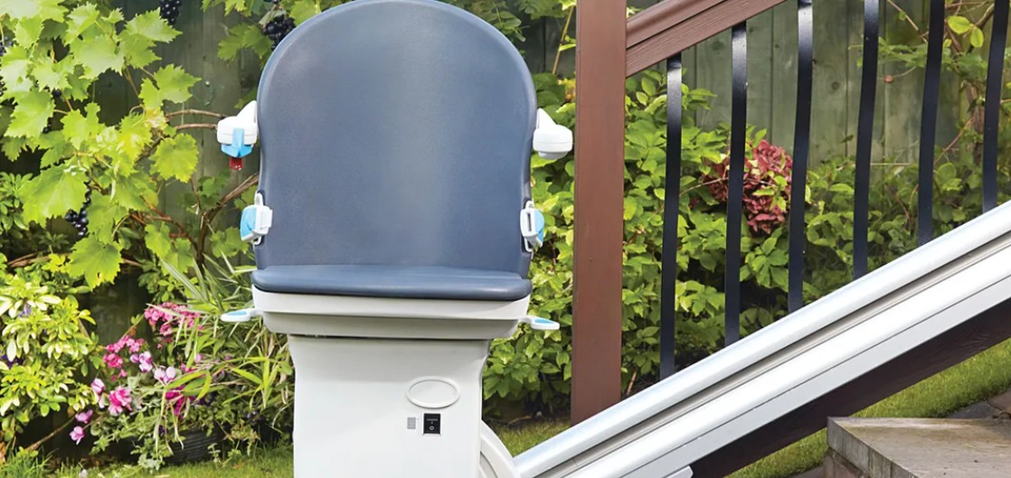 Foto: handicare trapliften buiten wonen nl