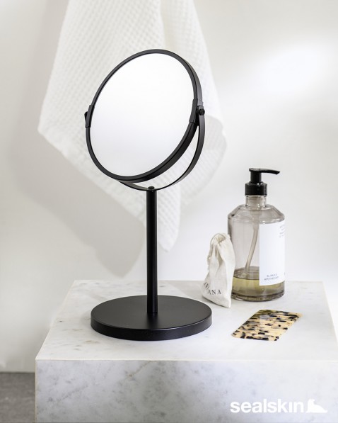 Foto : Industrial Make-up Spiegel – Jouw Moment van Rust