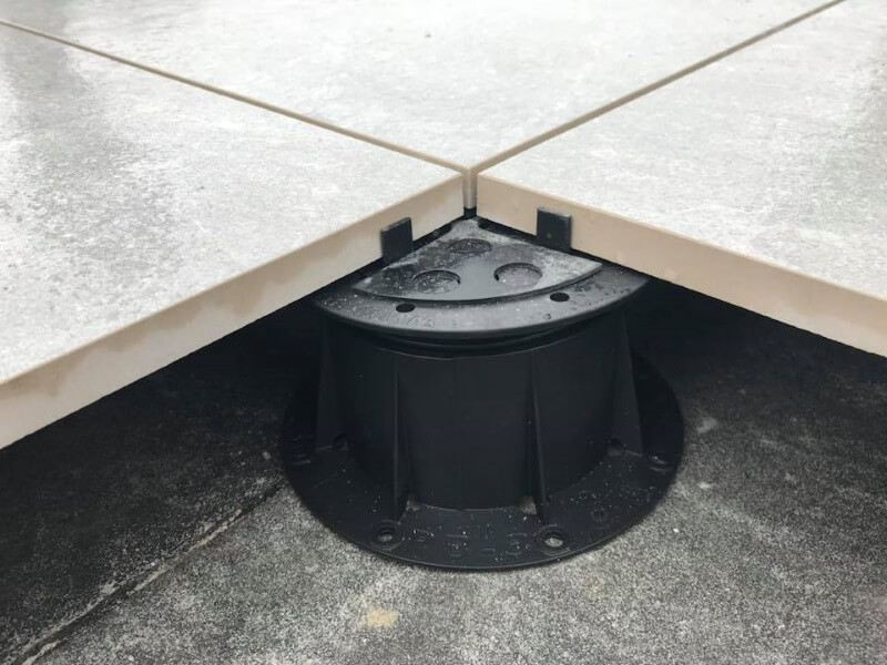 Foto : Buzon PB vloerdragers – creëer strakke & vlakke buitenvloeren