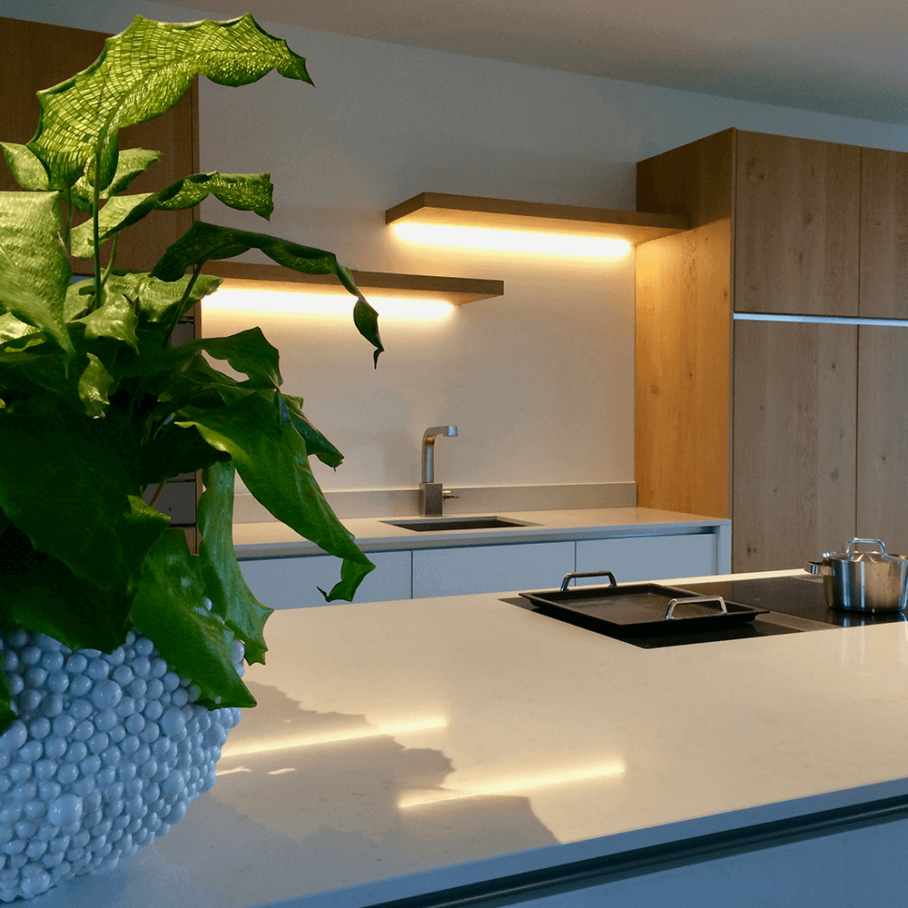 Foto: Moderne Keuken plankverlichting RGBW Ledstrip