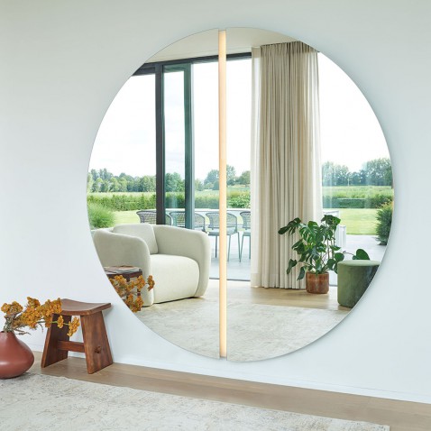 Foto : Spiegel met licht met imponerend diameter