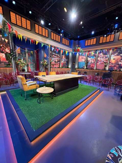 Foto : Waar komt de Suarhouten Boomstamtafel van De Oranjezomer vandaan? Ontdek Mokana