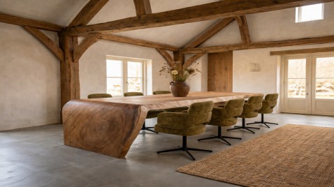 Foto : Suarhouten watervaltafels: massieve eettafels met doorlopende houtnerf