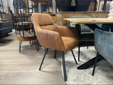 Foto : De kunst van tafelen: eetkamerstoelen en eetkamerbanken van Wildeboer & Van der Weide