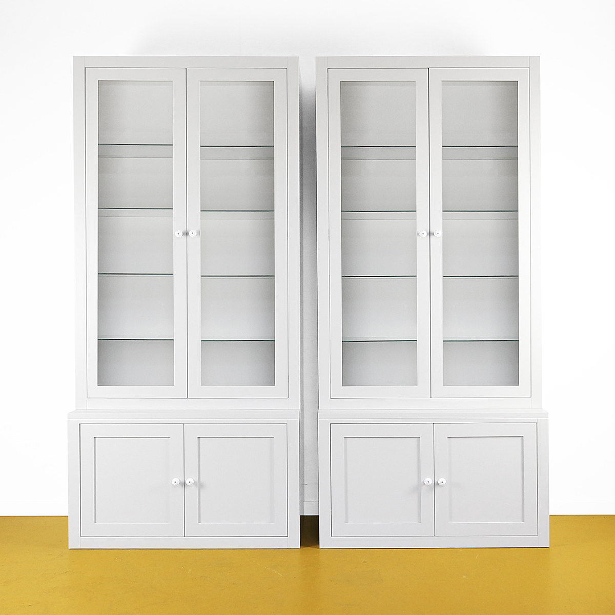 Foto: 2 x vitrinekast