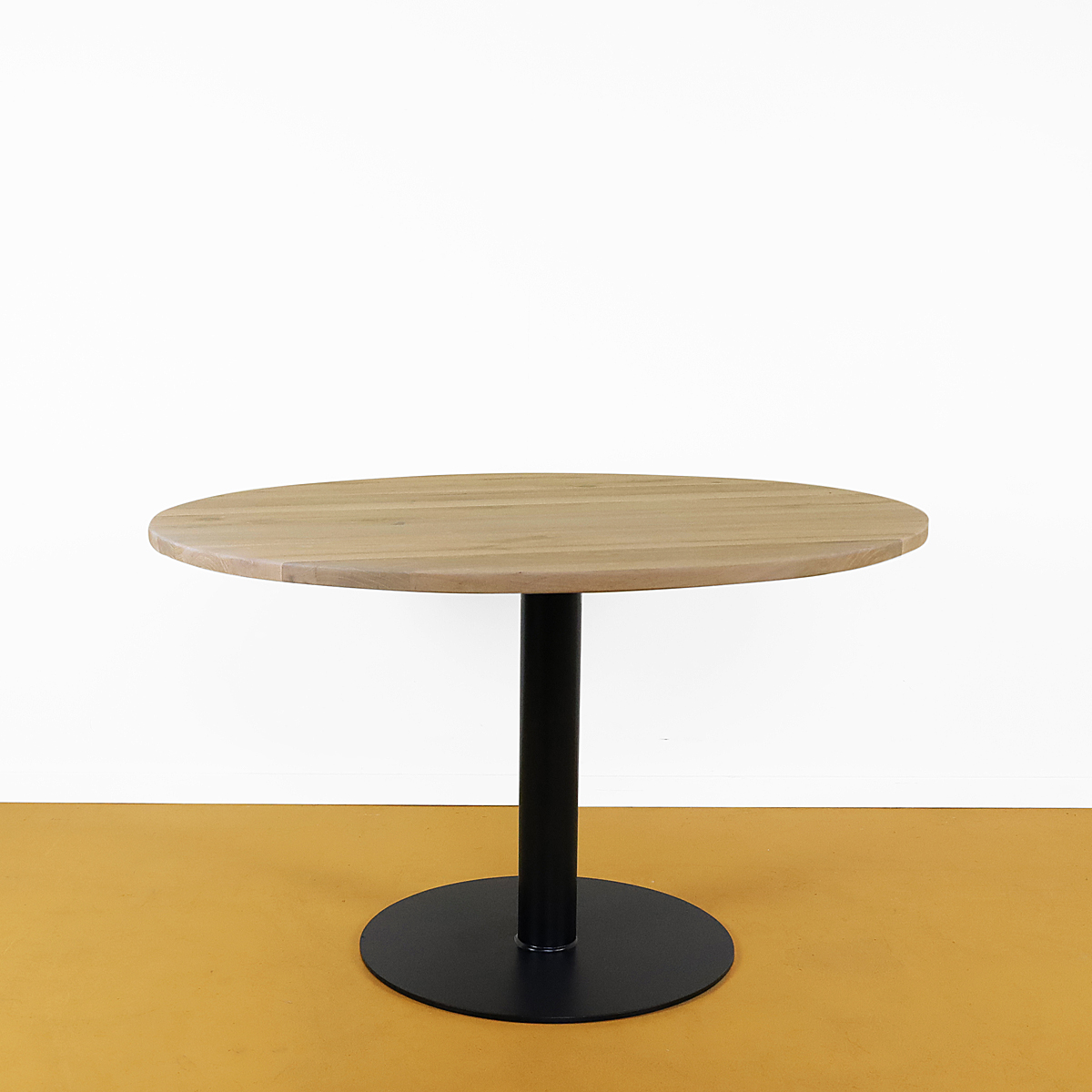 Foto: eettafel rond cilinder  1   004 