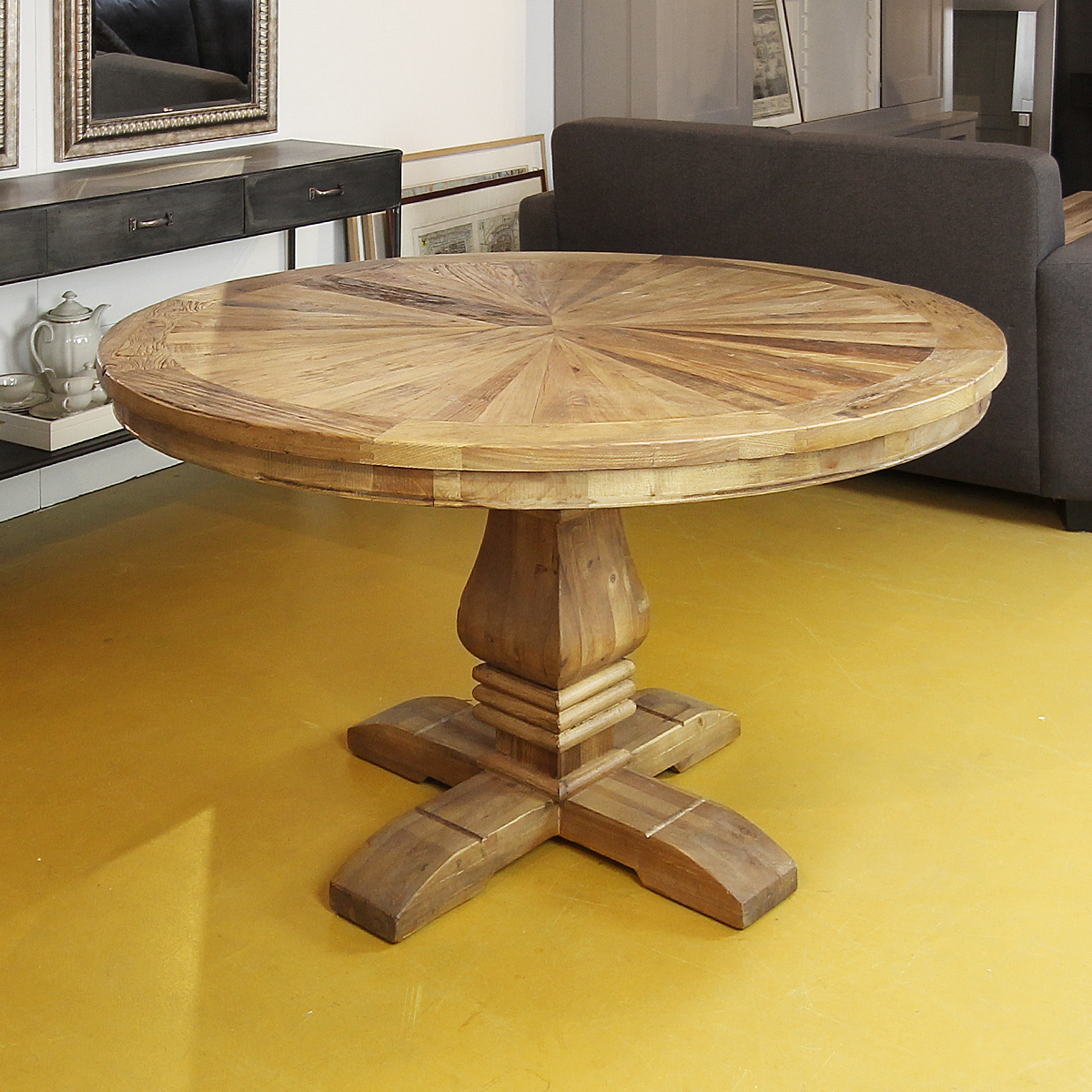 Foto: eettafel rond elmwood