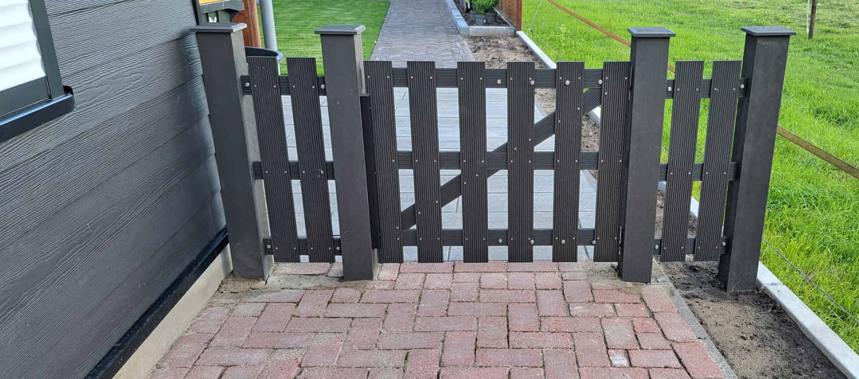 Foto: Composiet tuinpoort 80 cm hoog met passtukken 