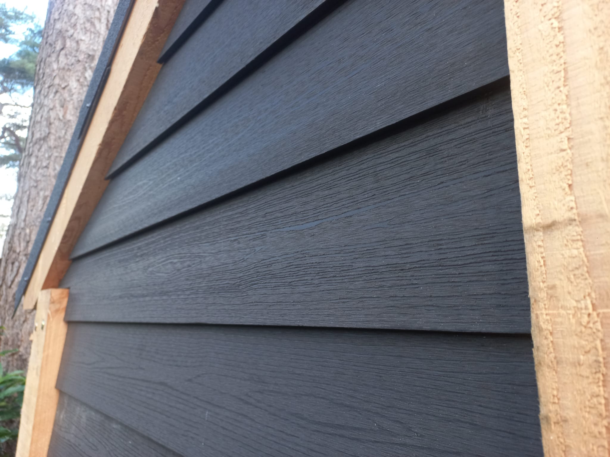 Foto: Houtcomposiet rabat plank antraciet