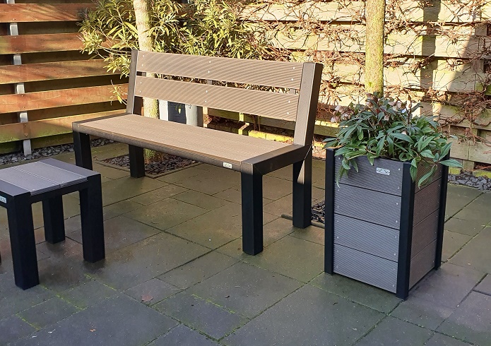 Foto: Tuinbank staal met composiet zwart