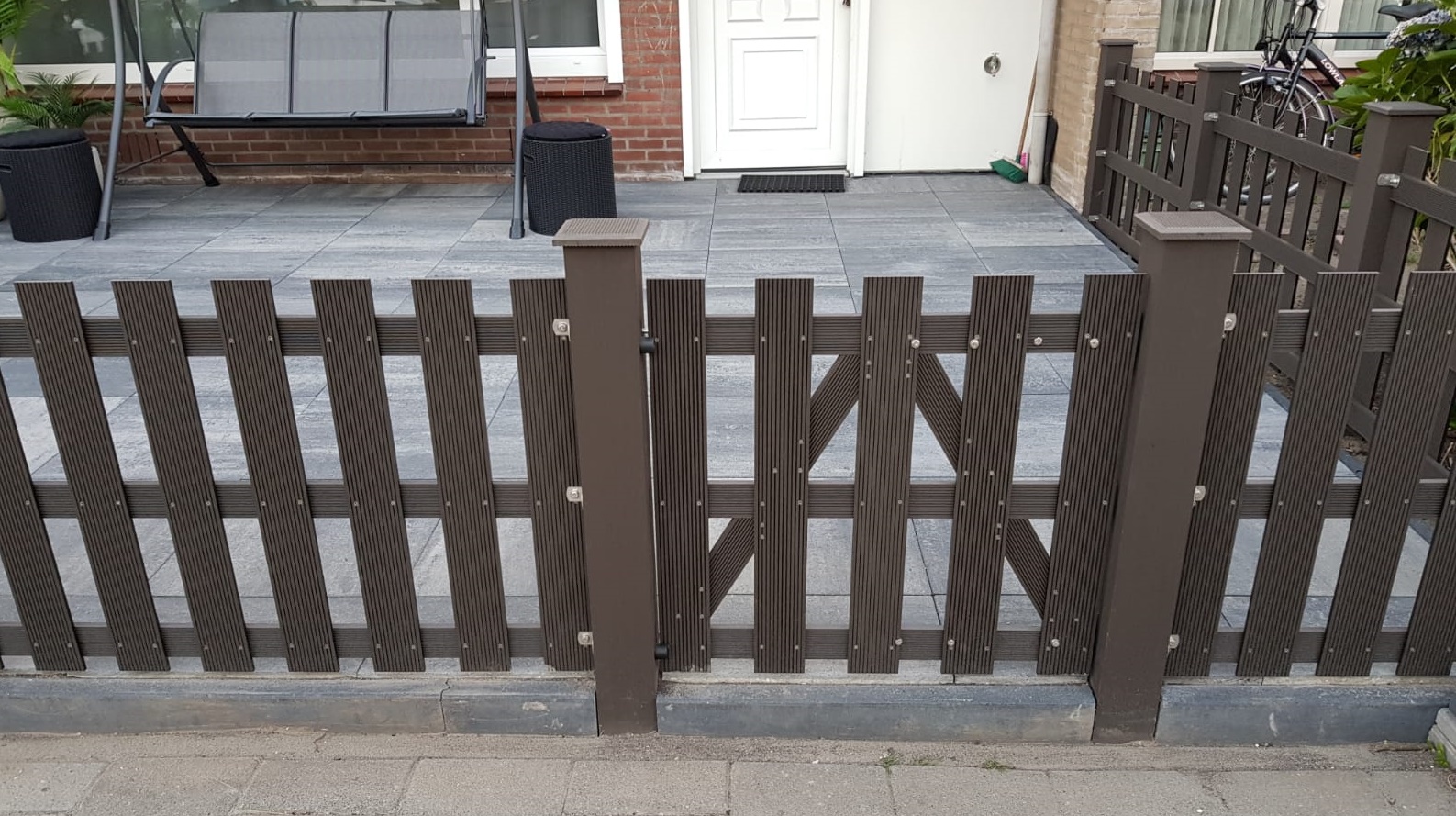 Foto: Tuinhek composiet met poortje 80 cm