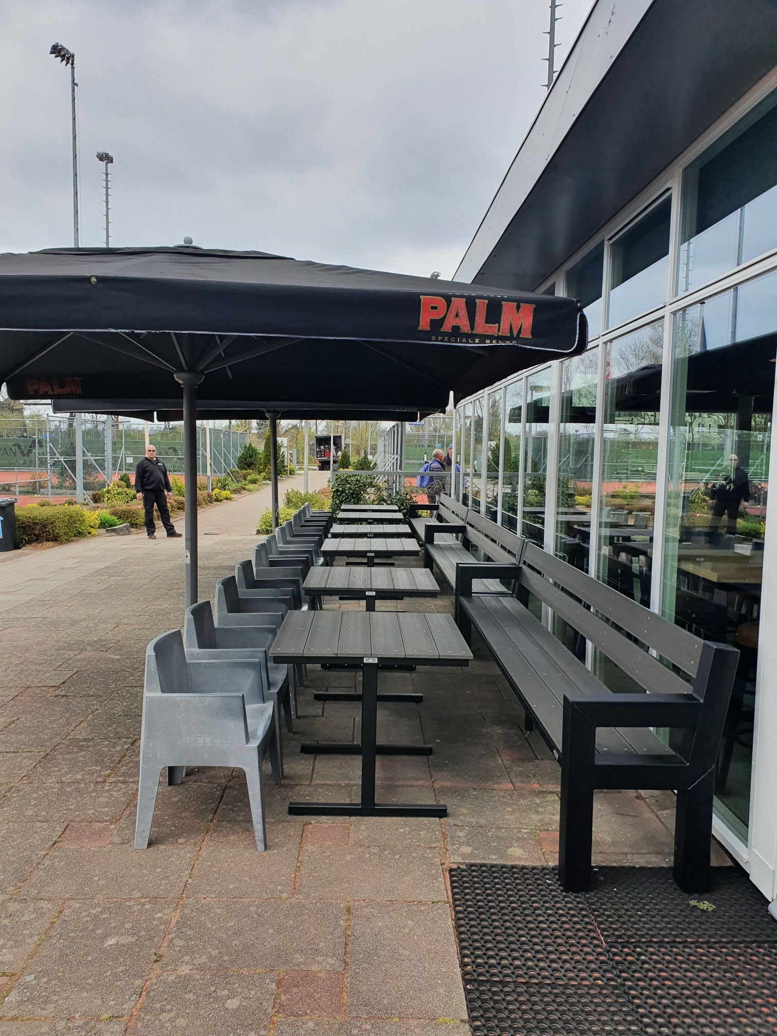 Foto: banken 360 cm met armleuning