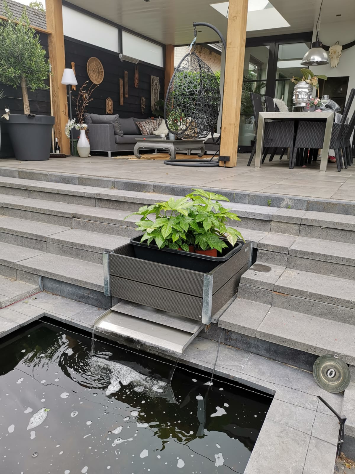 Foto: bloembak op maat voor trap