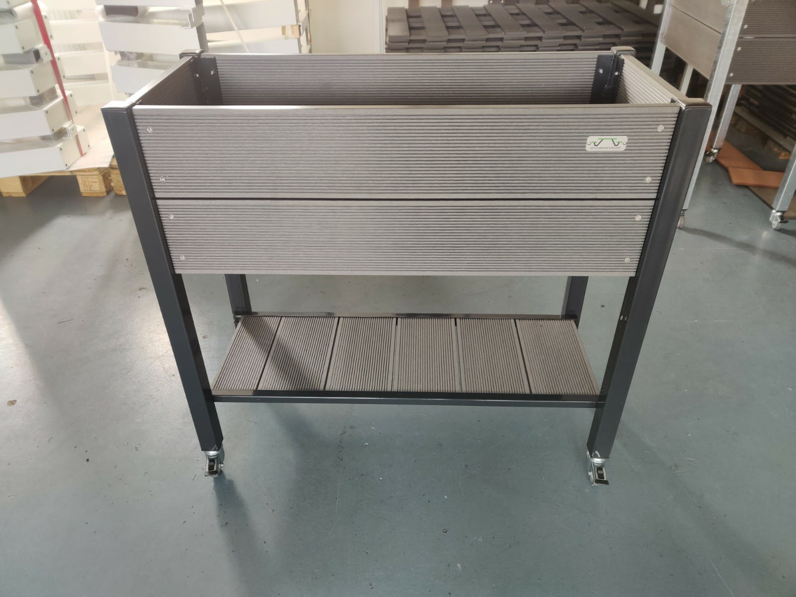 Foto: bloembak ral 7021 met grijs