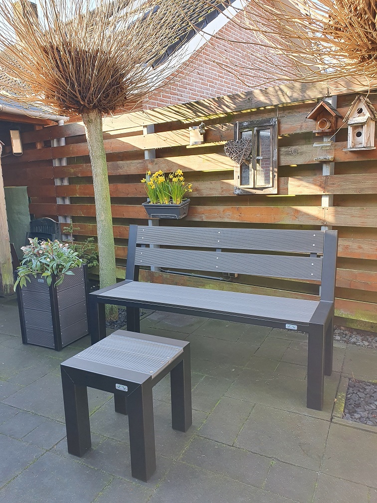 Foto: tuinbank met bijzettafel zwart