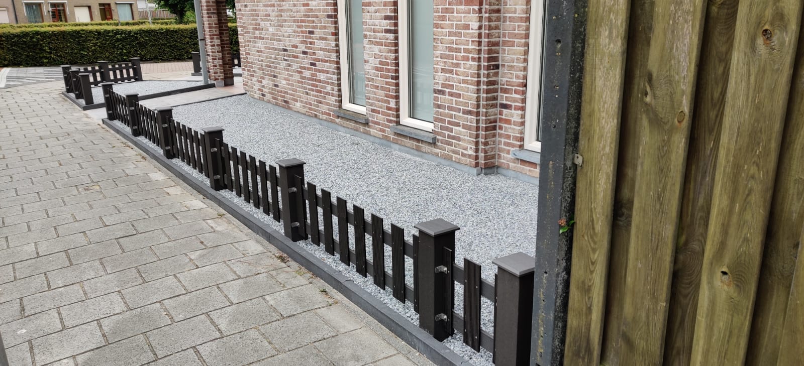 Foto: tuinhek zijkant huis