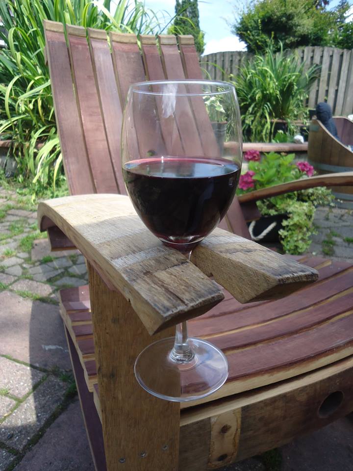 relaxstoel met wijnglas.jpg