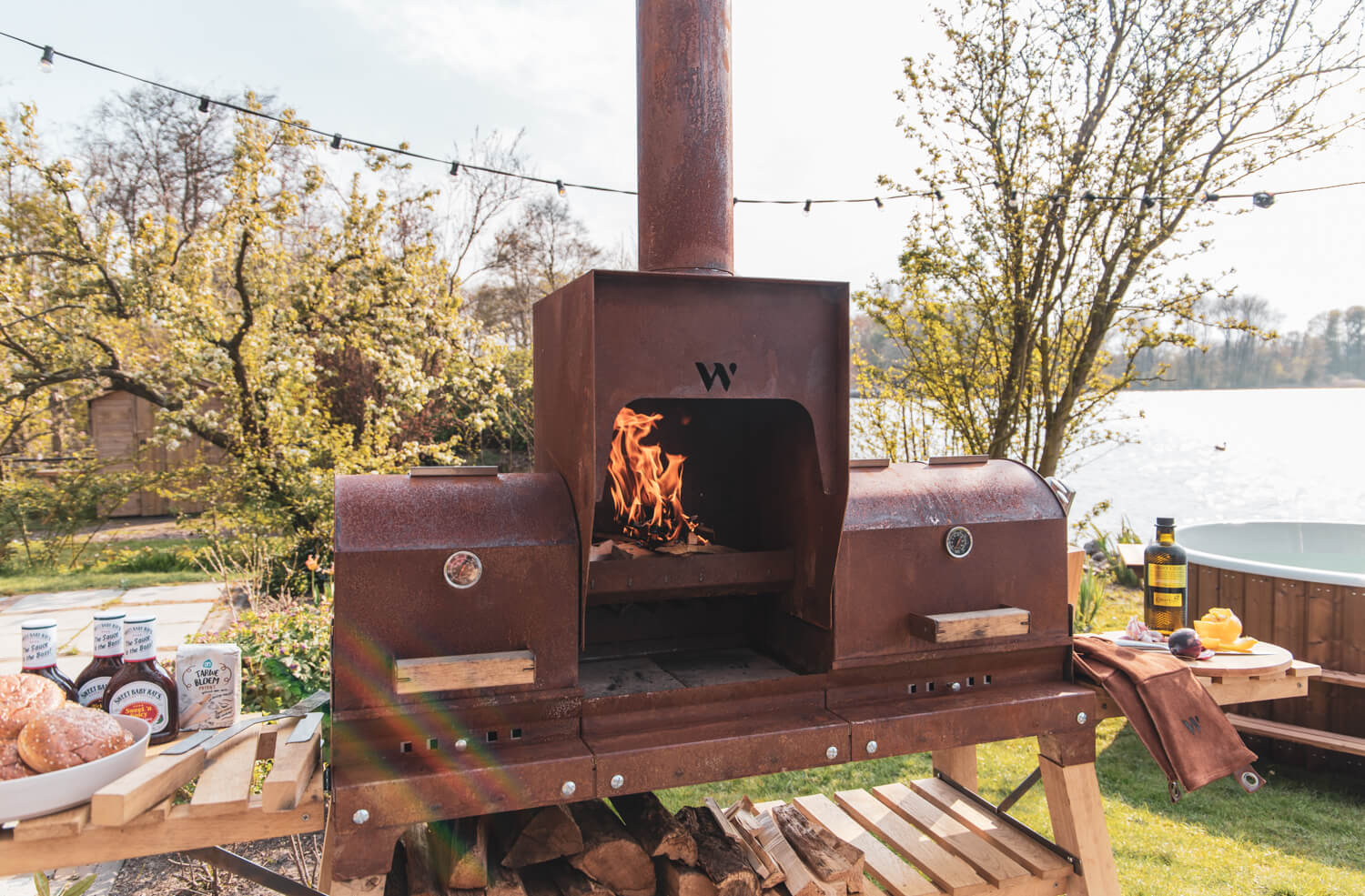 Foto : NIEUW; buiten koken op houtvuur, BBQ van Welvaere