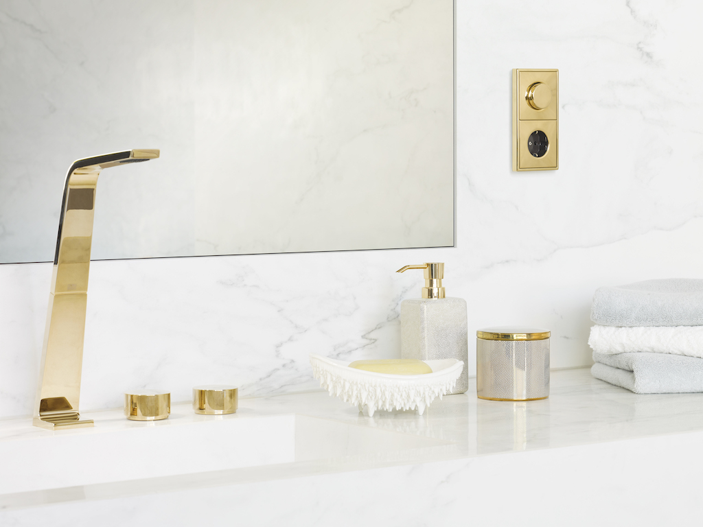 Foto: JUNG_LS990_gold_plated_1750-43799__copy_ConstantinMeyer