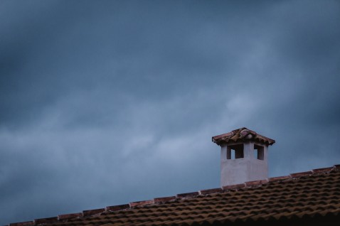 Foto : Is verzekerd zijn voor het schoorsteenvegen nou echt nodig?