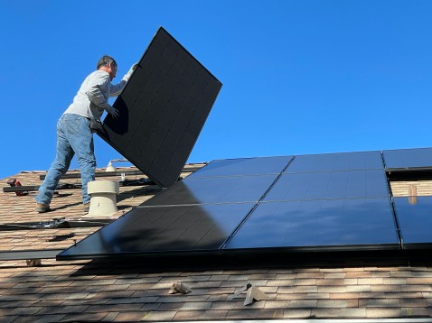 Foto : Hoe je met slimme montagesystemen meer zonnepanelen op een kleiner dak kunt installeren