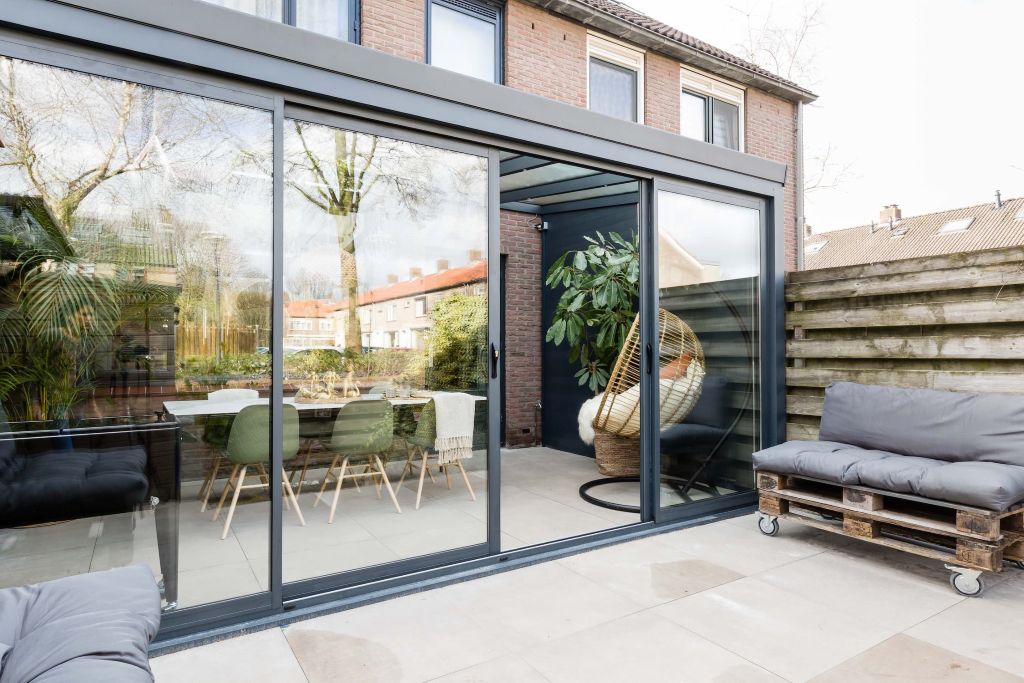 Foto: Wonennl-Profiline-buiten-schuifpui-vtwonen-Mijdrecht-antraciet-5