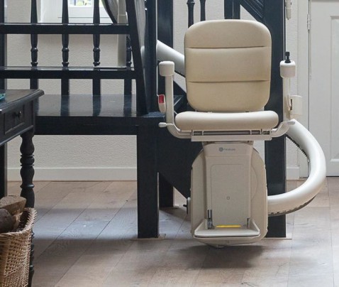 Foto : Trapliften: veilig en comfortabel elke verdieping bereiken