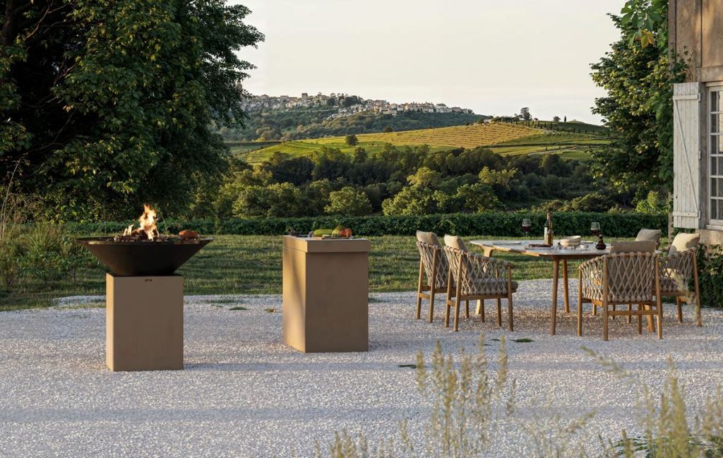 Foto: OFYR-MiseenPlace_Burgundy_F_NP_Taupe_113121_wonen_nl