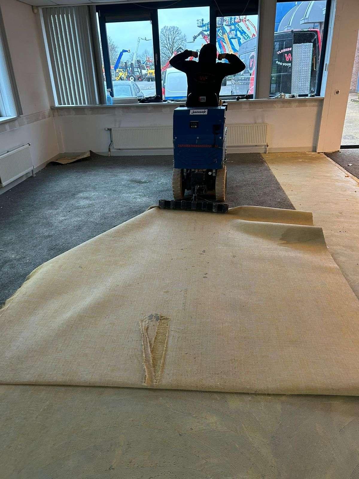Foto: tapijt-verwijderen-wf-vloerbewerking-1701850932