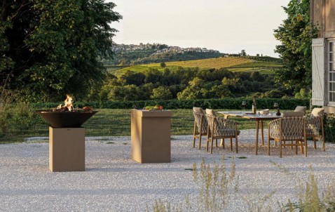 Foto : Vertragen rond het vuur: