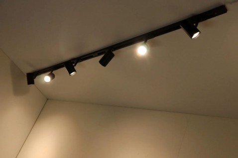 Foto : 1-fase en 3-fase railverlichting uitgelegd voor jouw situatie