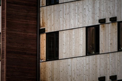 Foto : Hoe bescherm je houten gevelbekleding tegen weer en vocht