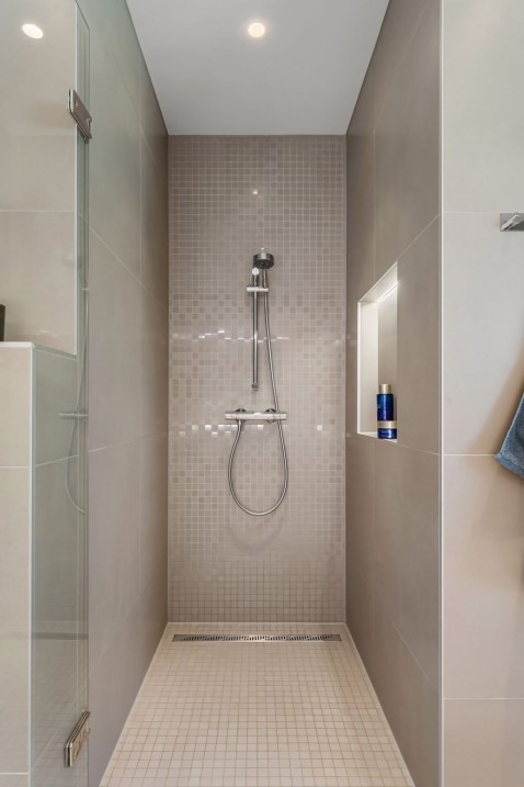 Foto : Hoe kies je de juiste afwatering voor een moderne douche