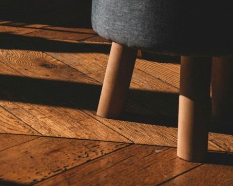 Foto : Zo maak je een oude houten vloer weer als nieuw