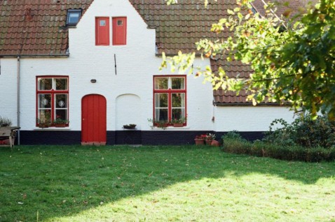 Foto : Aluminium of polyester: welke vlaggenmast past bij je huis en tuin