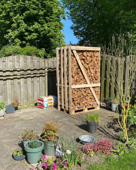 Foto : Haardhout opslaan: waarom de plek in huis net zo belangrijk is als het hout zelf