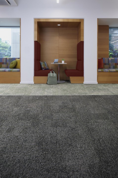 Foto : Interface introduceert tapijttegelcollectie Surface Matters™