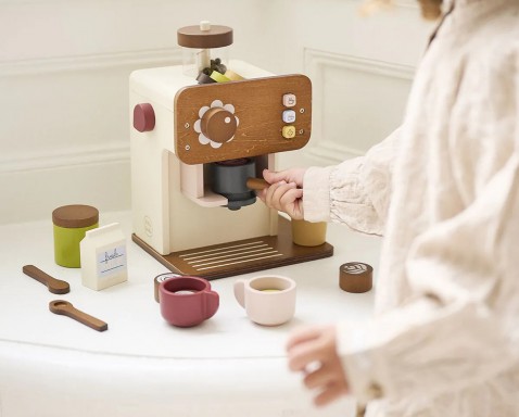 Foto : Kindermerk Petite Amélie viert de lente met speelse voorjaarscollectie