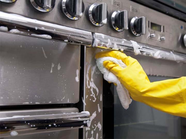 Zichtbaar ontslaan metgezel Met deze tips kun je rvs heel makkelijk schoonmaken - kookplaat-kookpit -  keuken - WONEN.nl