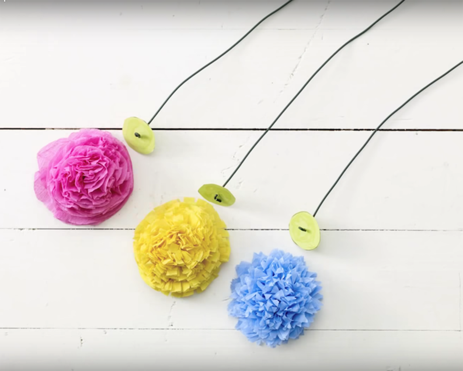 DIY-bloemen-papier-crepepapier-zelfgemaakt-knutselen-voorjaar-boeket