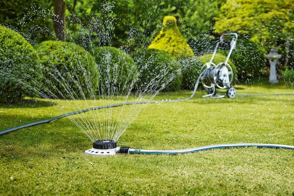 Hornbach-gazon-gras-tuin-hitte-hittegolf-zomer-wartme-verzorging-onderhoud-tips-garden-heat-watering-maintenance